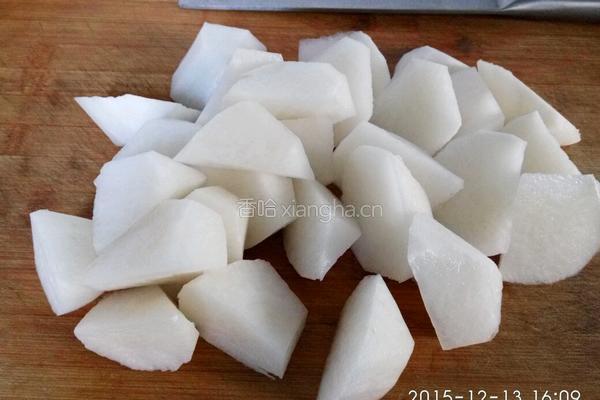 白萝卜棒骨煲的做法图解3