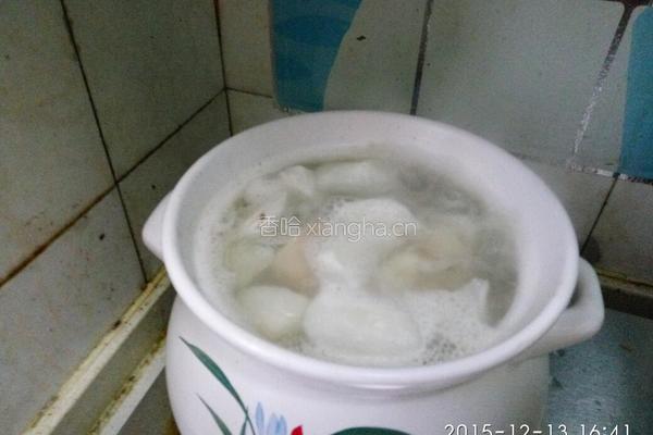 白萝卜棒骨煲的做法图解4