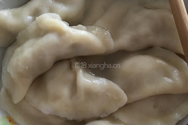 白菜香菇猪肉饺子的做法图解5