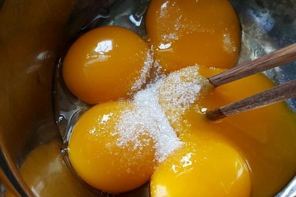 原味戚风蛋糕的做法图解3