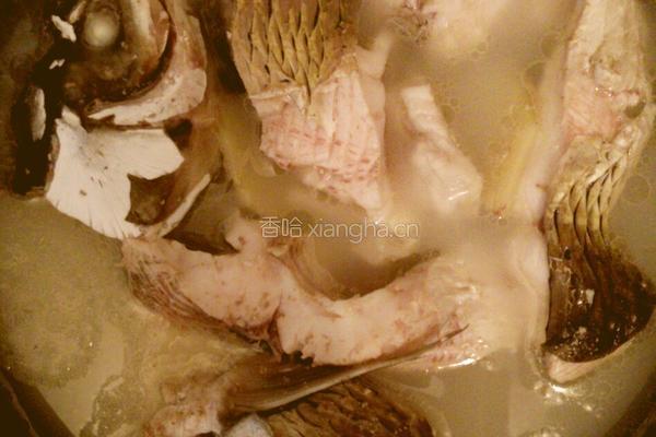 清炖草鱼白菜的做法图解4
