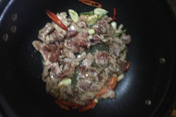 黑木耳炒肉片的做法图解4