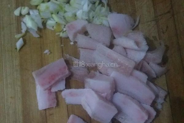 东北版土豆炖茄子的做法图解1