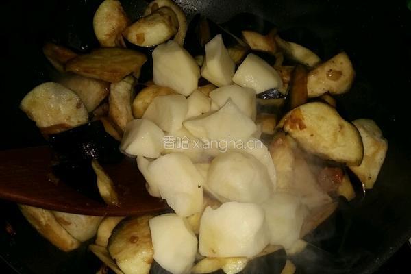 东北版土豆炖茄子的做法图解5