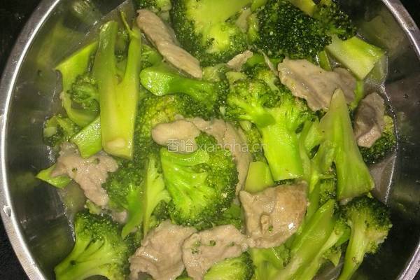 西兰花炒肉片的做法图解6