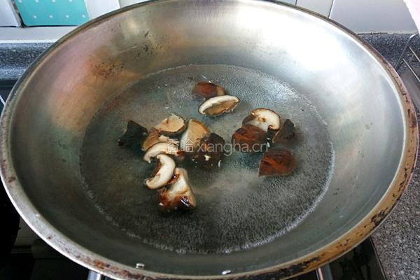 香菇炒白菜的做法图解4