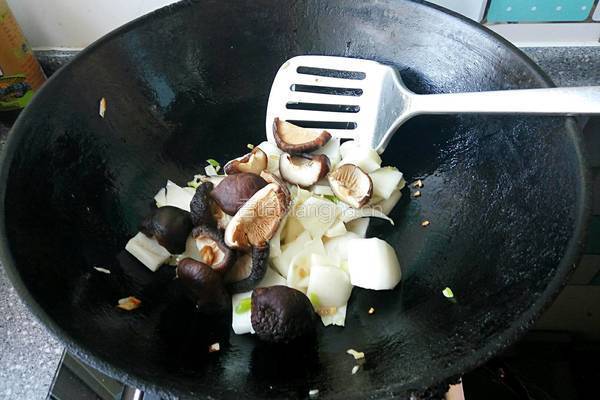 香菇炒白菜的做法图解7