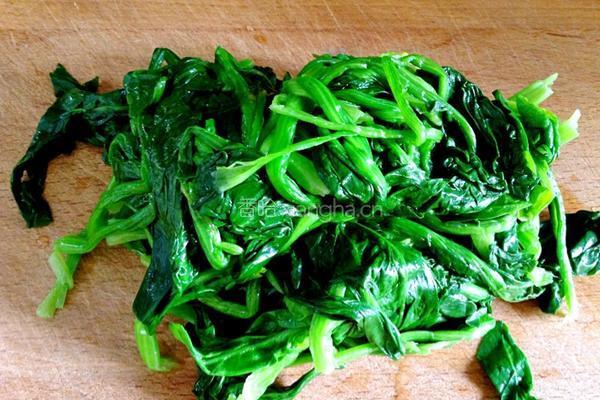 香拌核桃菠菜塔的做法图解3