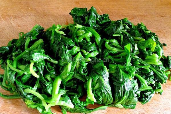 香拌核桃菠菜塔的做法图解4