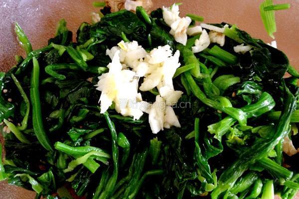 香拌核桃菠菜塔的做法图解6