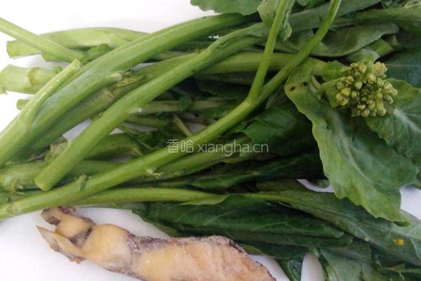 腊肉炒芥兰的做法图解1