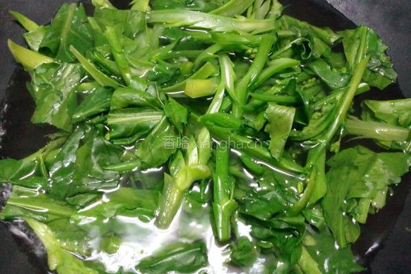 腊肉炒芥兰的做法图解5