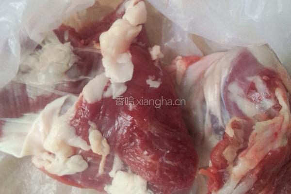 金针菇肉汤的做法图解2
