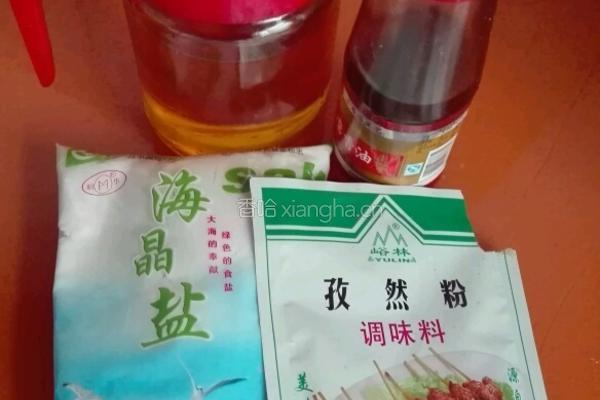 青椒胡萝卜炒彩色虫虫面的做法图解2