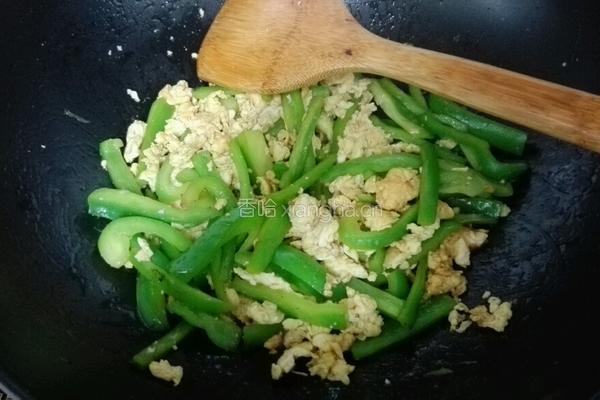 青椒炒鸡蛋的做法图解3