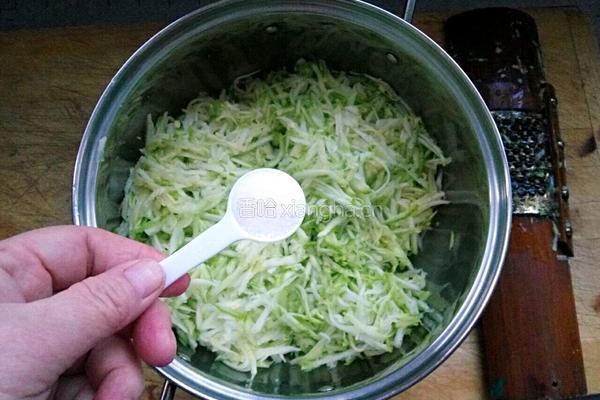 西葫芦锅贴的做法图解3