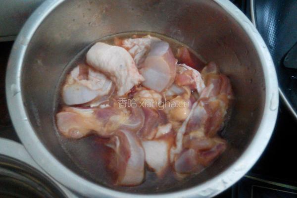青椒炒鸡肉的做法图解2