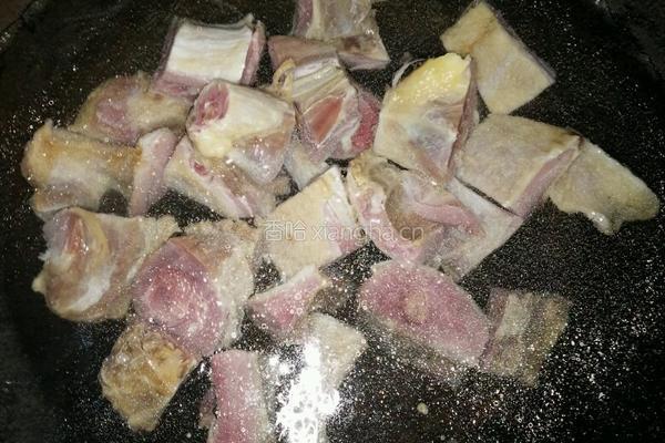 青笋胡萝卜炖腊鸭腿的做法图解3