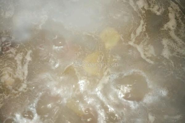 青笋胡萝卜炖腊鸭腿的做法图解6