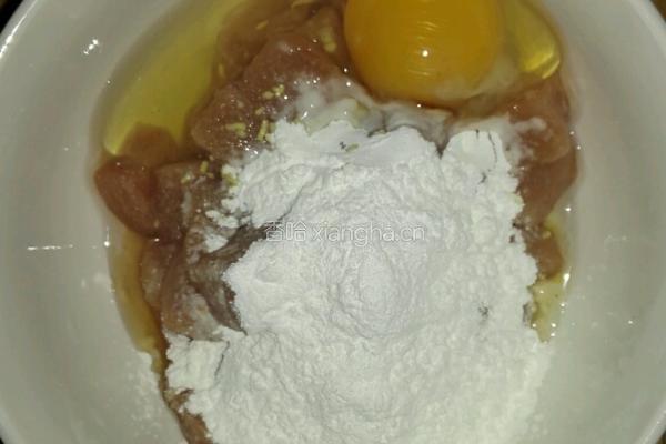 菠萝樱桃肉的做法图解2