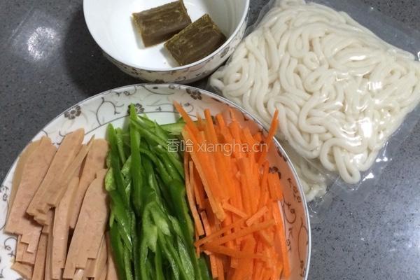 咖喱炒乌冬面的做法图解1