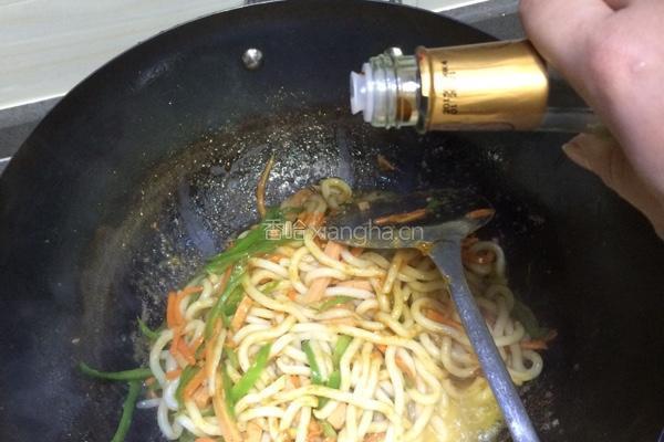 咖喱炒乌冬面的做法图解7