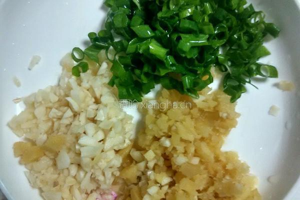 西红柿鸡蛋豆腐汤的做法图解1
