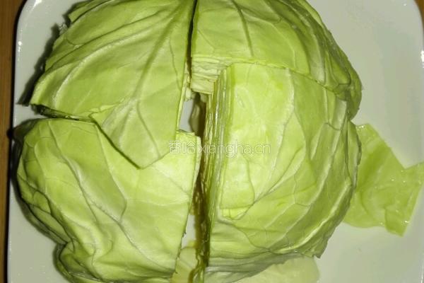 炝炒甘蓝的做法图解1