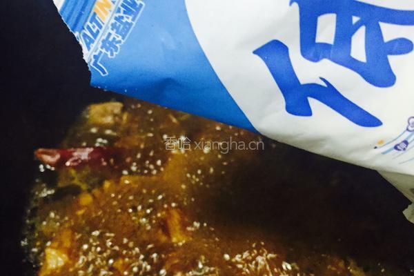 红烧肉炖土豆的做法图解10