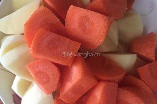 牛肉焖土豆的做法图解2