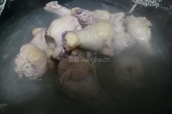 鸡腿炖蘑菇的做法图解1