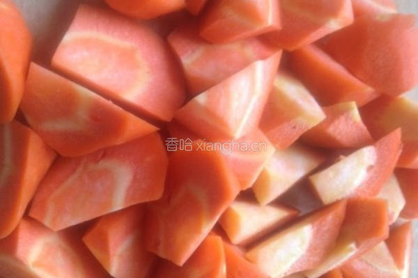 洋葱胡萝卜羊肉煲的做法图解1