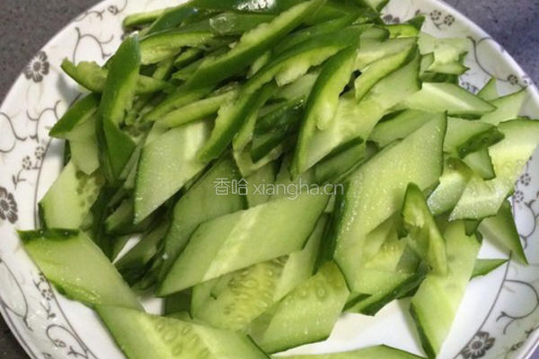 青椒黄瓜炒肉的做法图解3