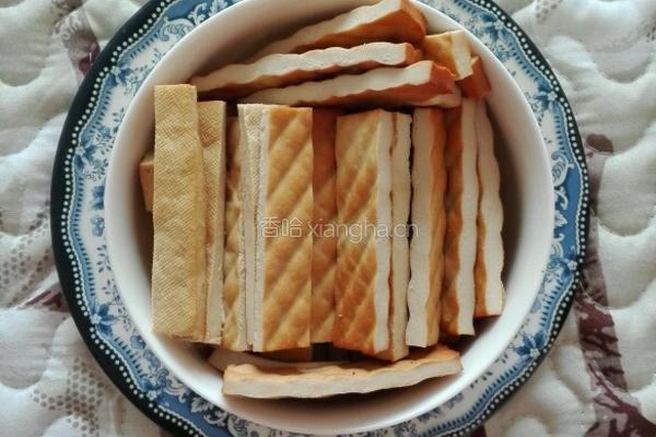 豆腐干炒白萝卜的做法图解2