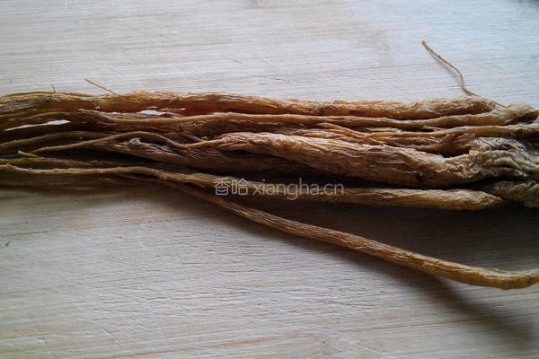 当归枸杞炖鸡的做法图解4