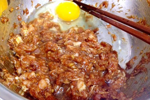 香菇猪肉胡萝卜饺子的做法图解4