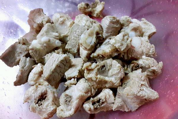 莲藕烧排骨的做法图解3