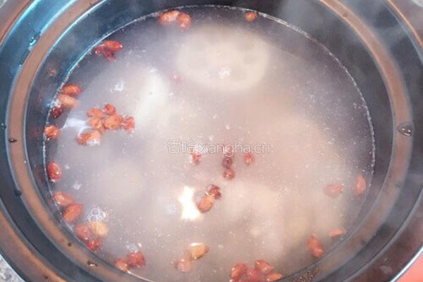 瓦罐莲藕大骨汤的做法图解8