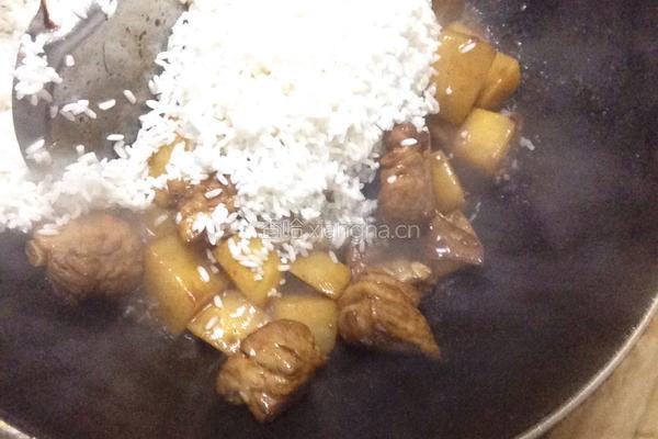 排骨土豆闷饭的做法图解7