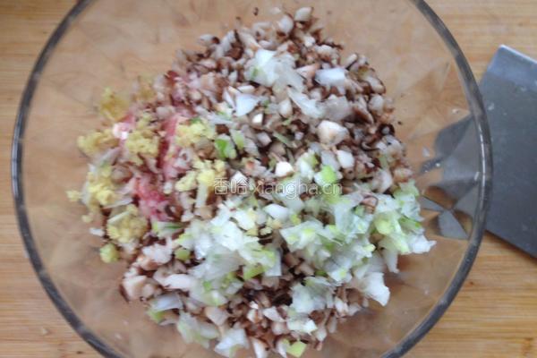 香菇猪肉馄饨的做法图解2