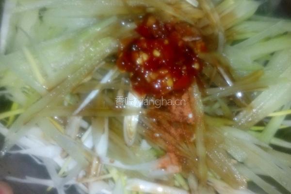 凉拌莴笋丝的做法图解2
