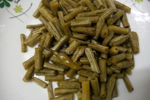 鸭肉鸭肠焖酸豆角的做法图解2