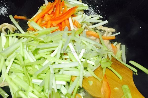 韭黄炒肉丝的做法图解9