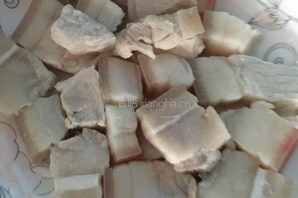 猪肉白菜粉丝煲的做法图解2