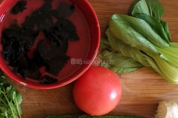 西红柿冬瓜丸子汤的做法图解1