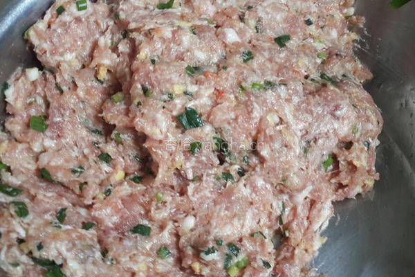 香炸肉丸的做法图解2