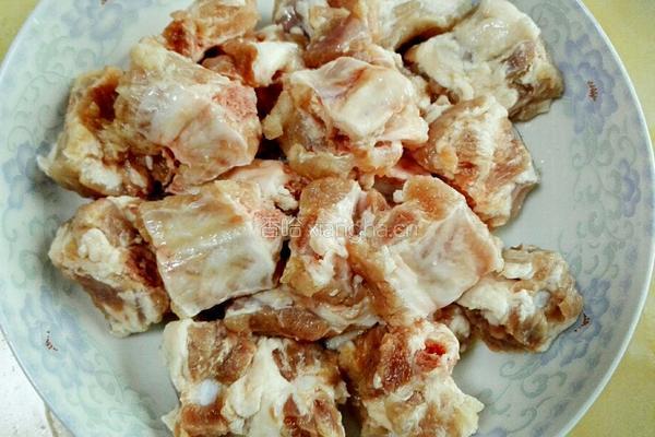 豆鼓香菇蒸排骨的做法图解1