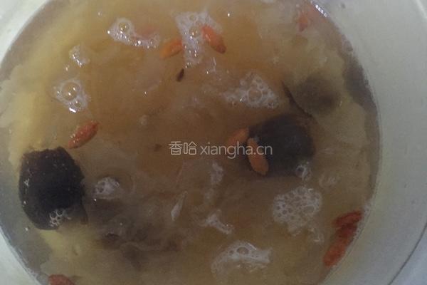 银耳阿胶枣