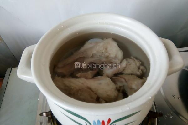 筒子骨胡萝卜汤的做法图解3