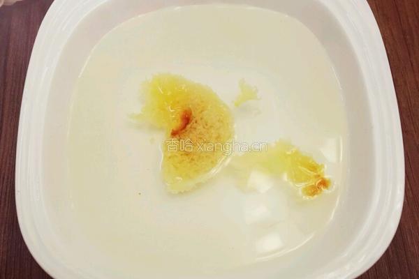 银耳雪梨羹的做法图解2